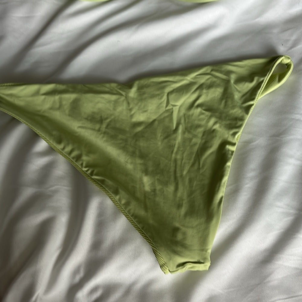 L*SPACE Nico Top and Low Rise Bottoms Lime Bikini Set - Picture 9 of 11